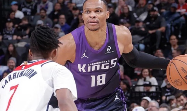 世界杯比赛直播地址-完胜！威少26分+6三分，小萨13+6湖人旧将爆发，德罗赞两人起冲突